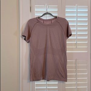 EUC Athleta momentum tee, XL
